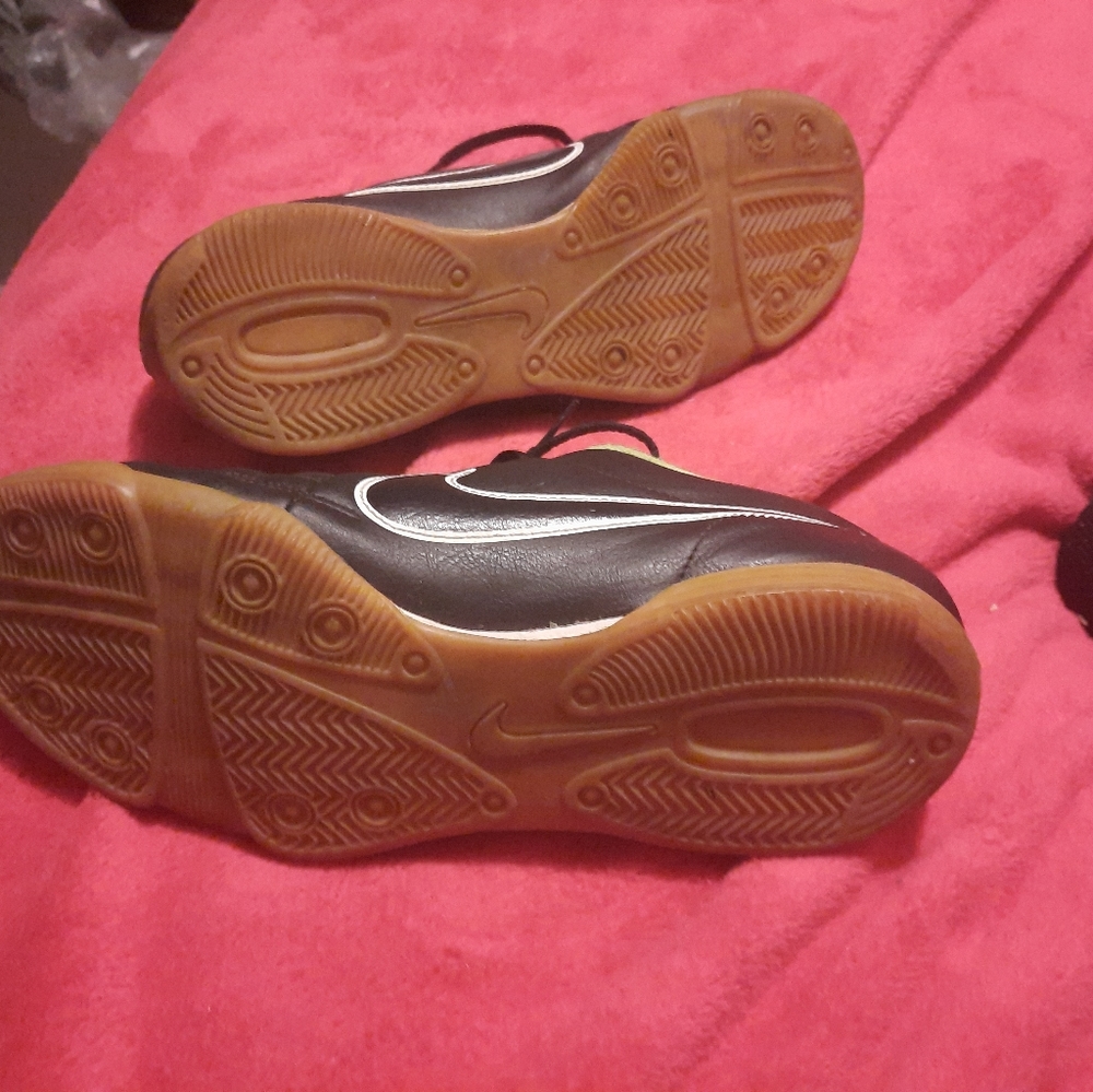 Sneakers - Picture 3 of 3